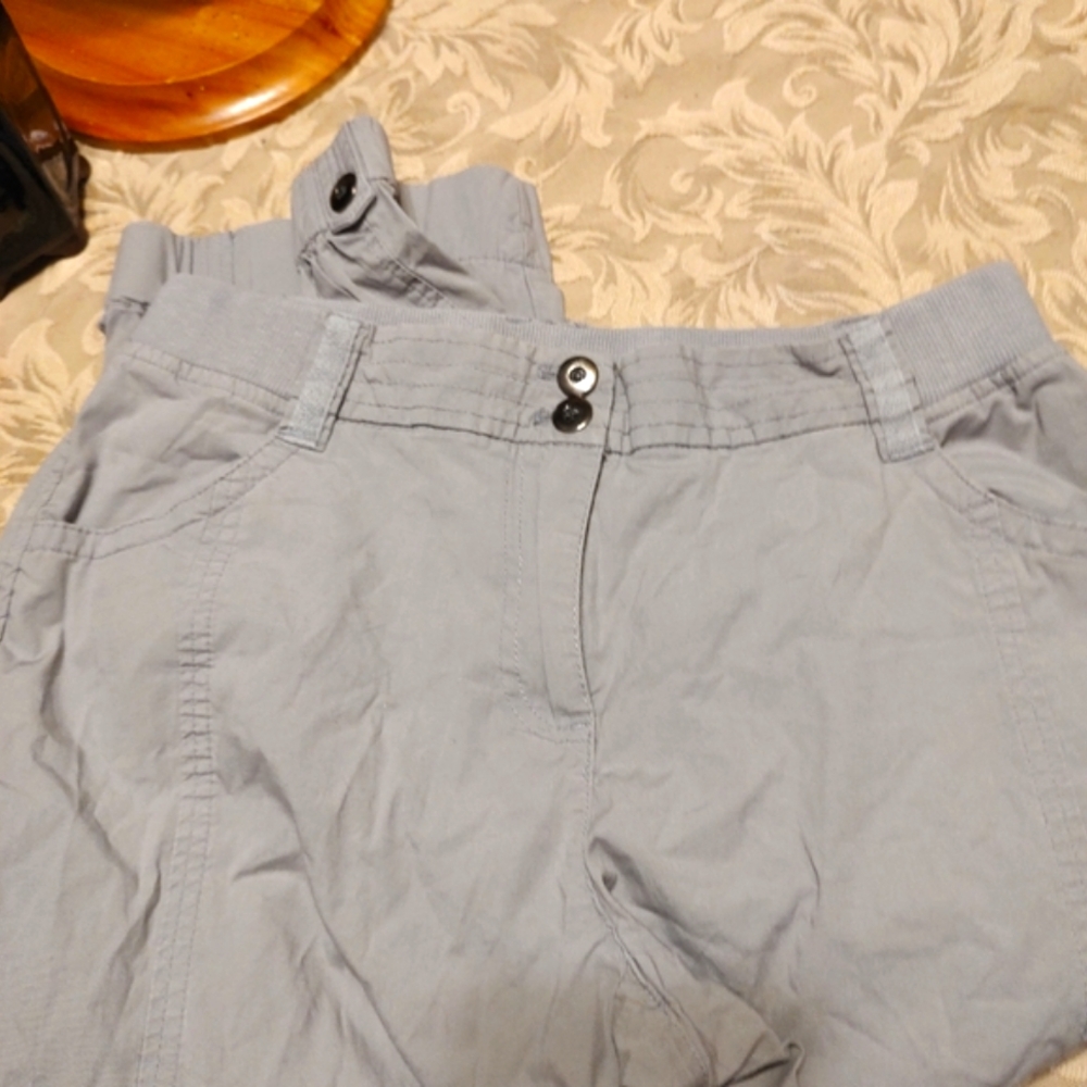 ▪️🩶▪️Marvelous Chico's Dove Grey Cargo Utility Capri Pants - 4 (0 Chico's Size) - Picture 8 of 16